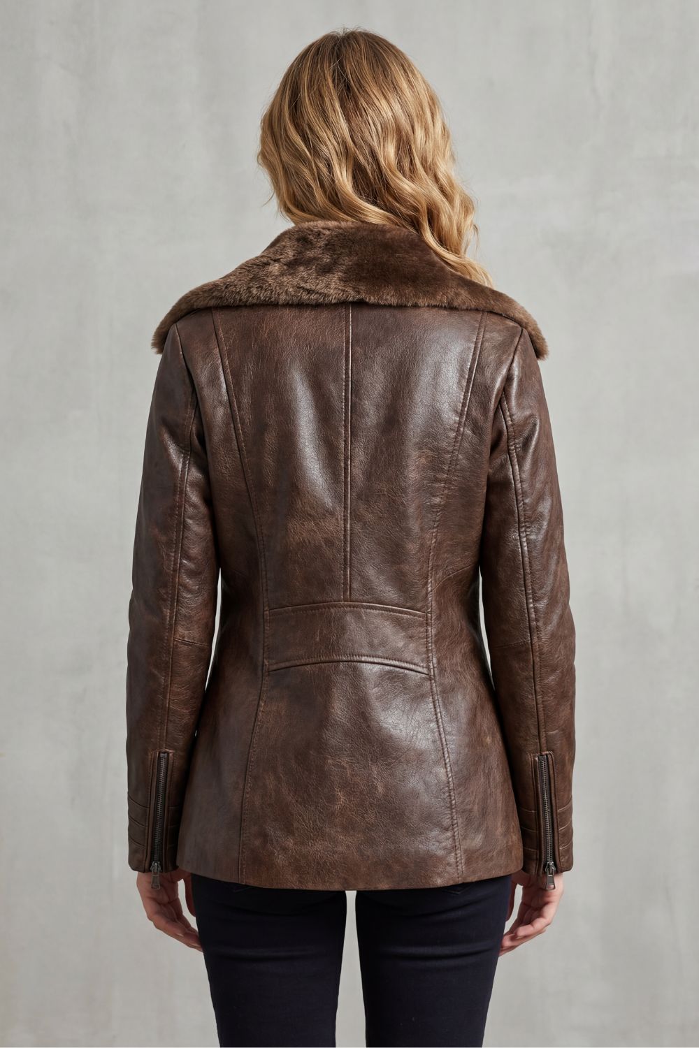 Raquel – Elegancia con forro de borrego – Chaqueta de cuero
