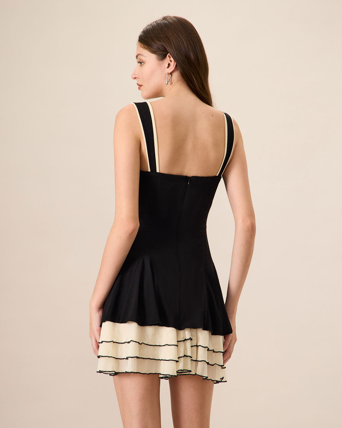 Clara | Vestido mini ajustado de punto negro para mujer