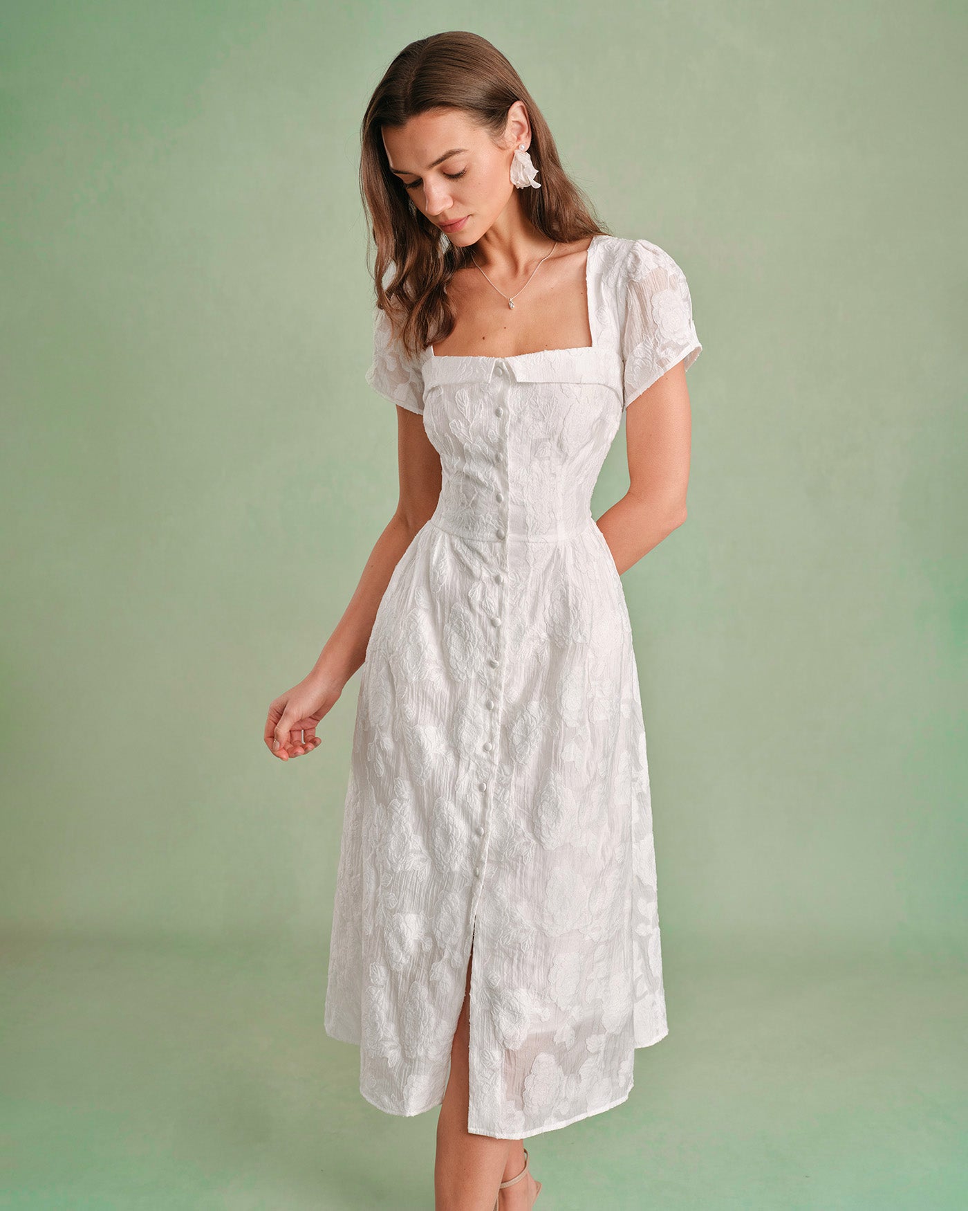 Adriana | Vestido midi blanco con cuello cuadrado y cruzado