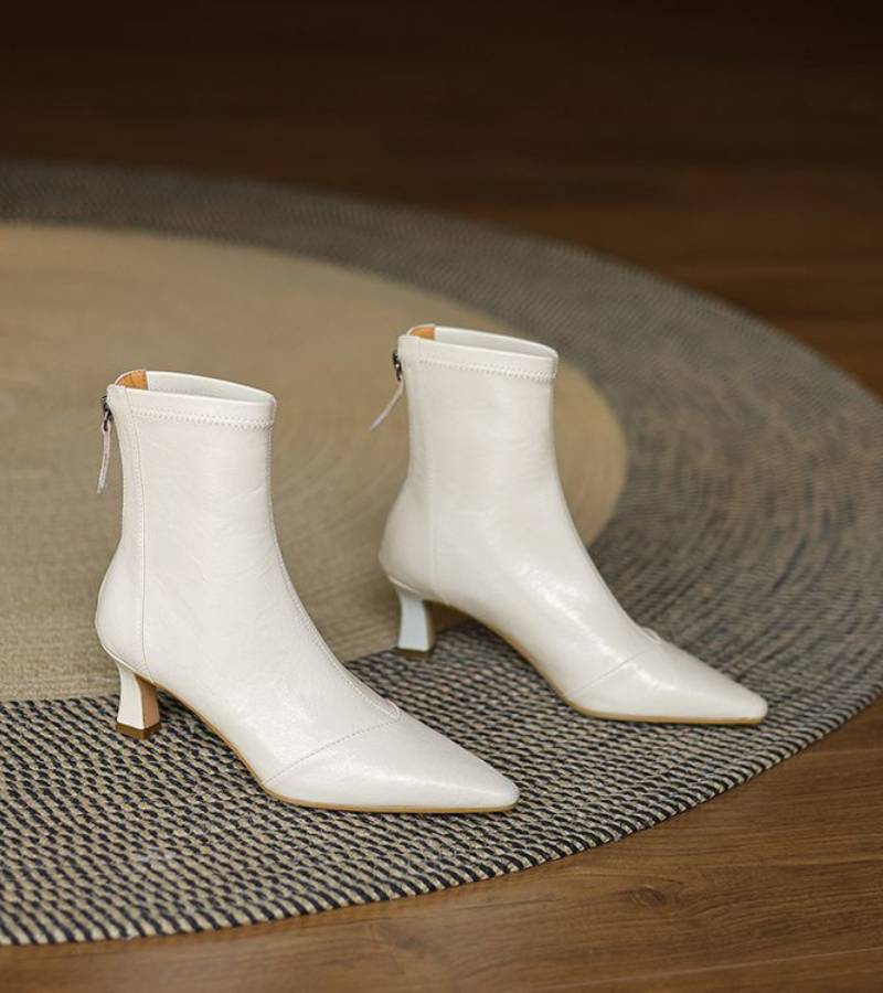 Fulvia - Botines minimalistas de piel con tacón medio