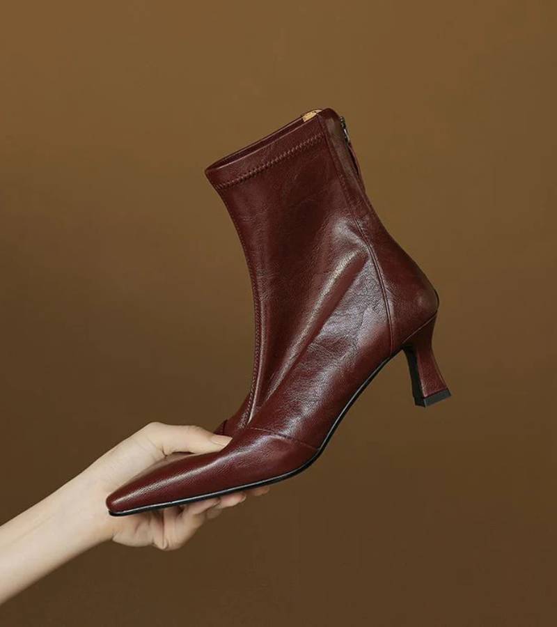 Fulvia - Botines minimalistas de piel con tacón medio
