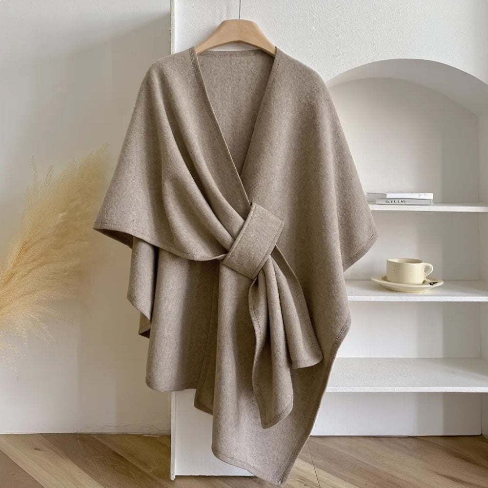 Carla | Poncho de Punto Suave y Elegante