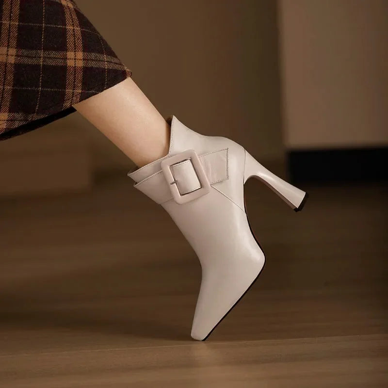 Botin Clara con Hebilla