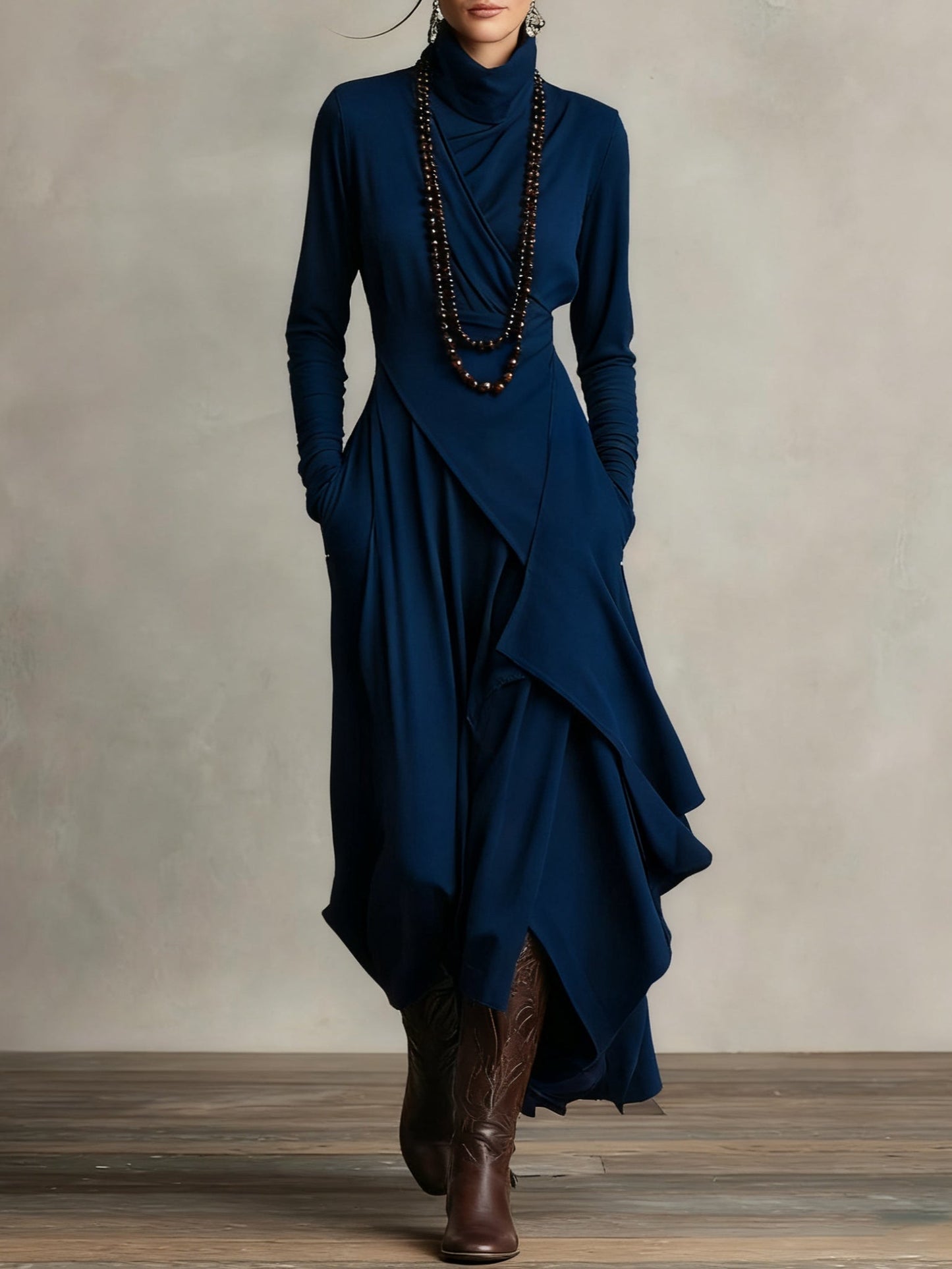 Ariadna | Vestido largo plisado asimétrico con cuello alto