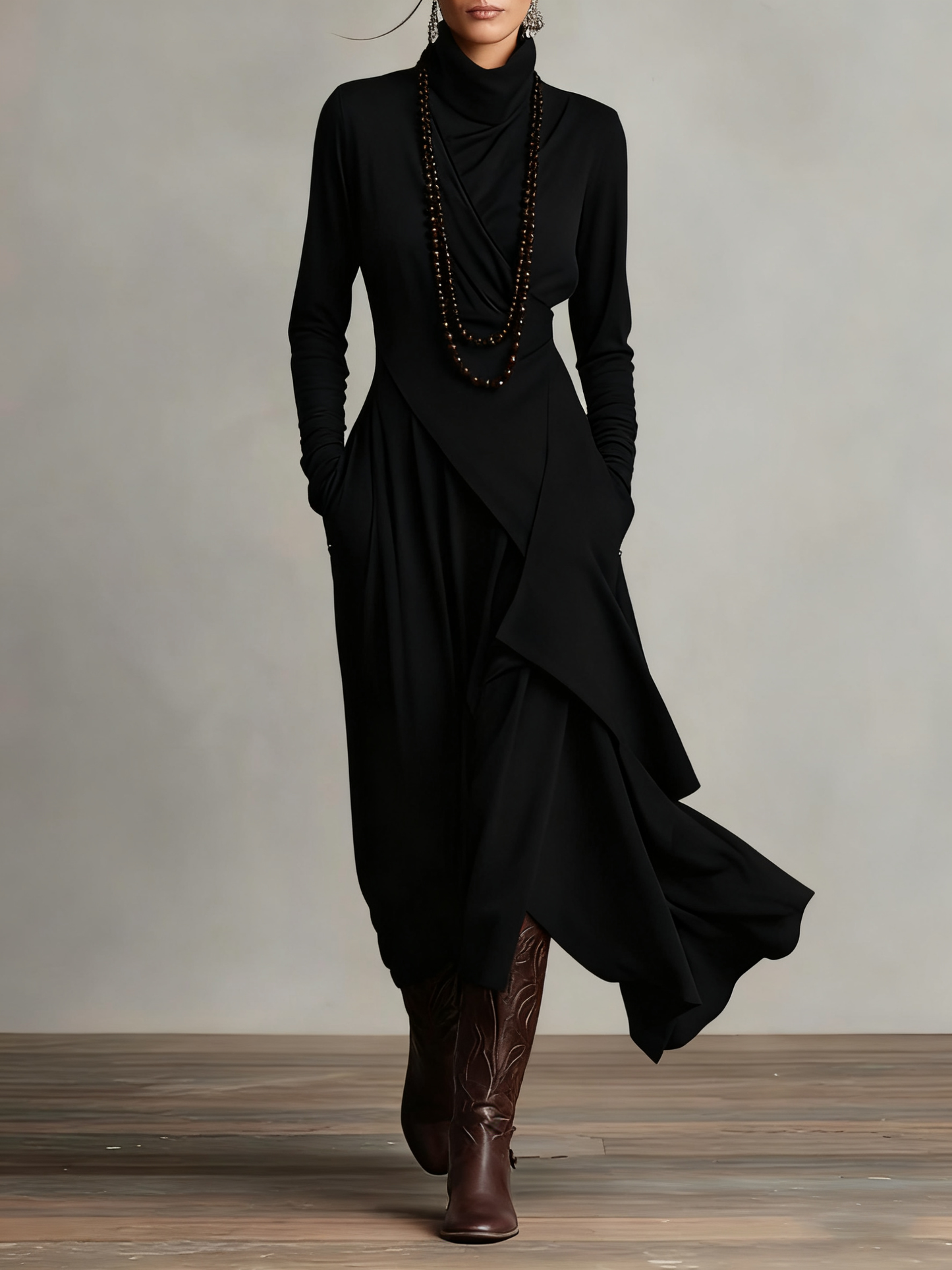 Ariadna | Vestido largo plisado asimétrico con cuello alto