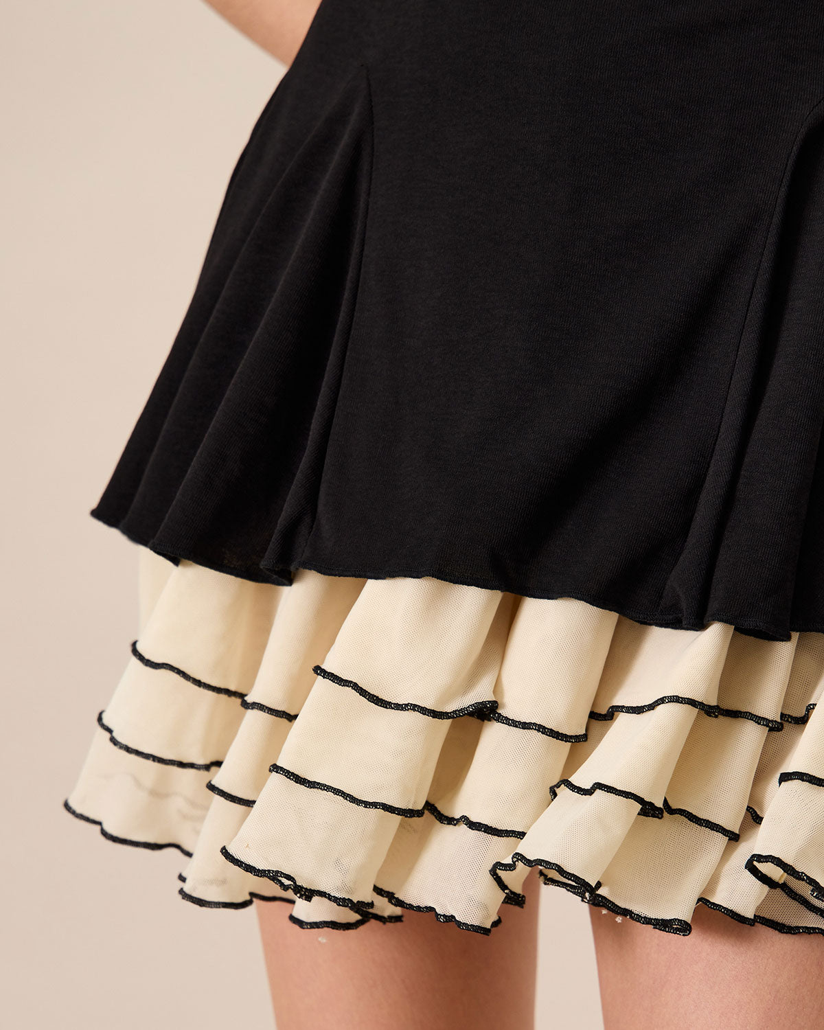 Clara | Vestido mini ajustado de punto negro para mujer