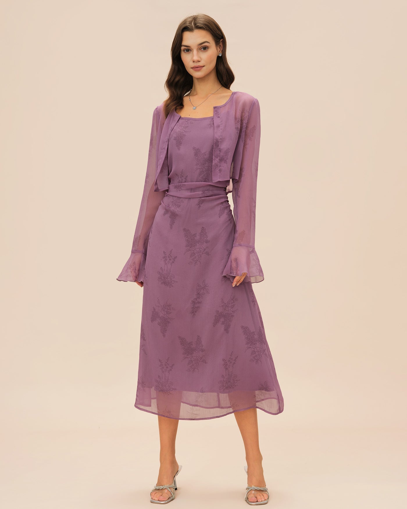 Sofía | Vestido midi liso con fruncidos y estampado floral morado