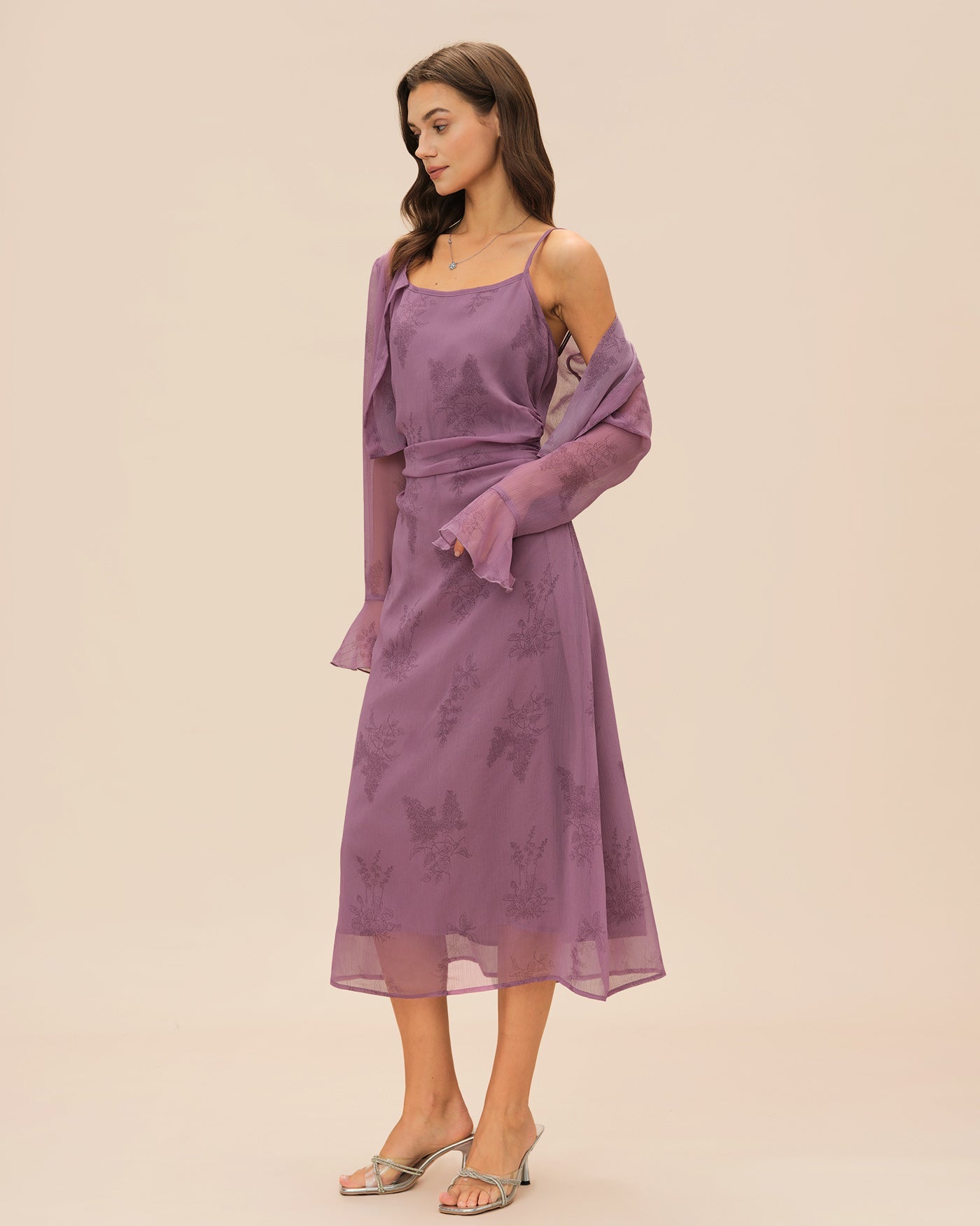 Sofía | Vestido midi liso con fruncidos y estampado floral morado
