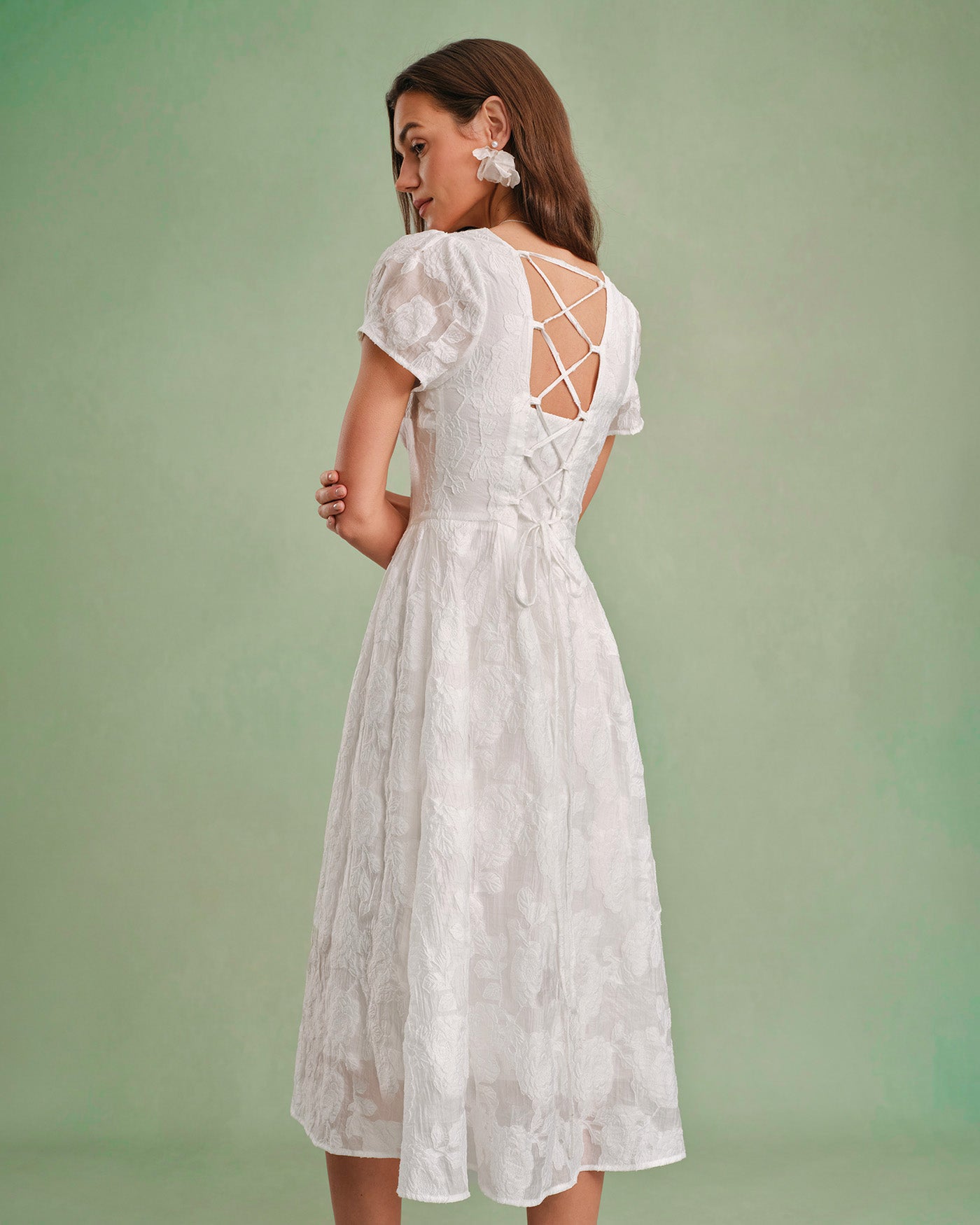 Adriana | Vestido midi blanco con cuello cuadrado y cruzado